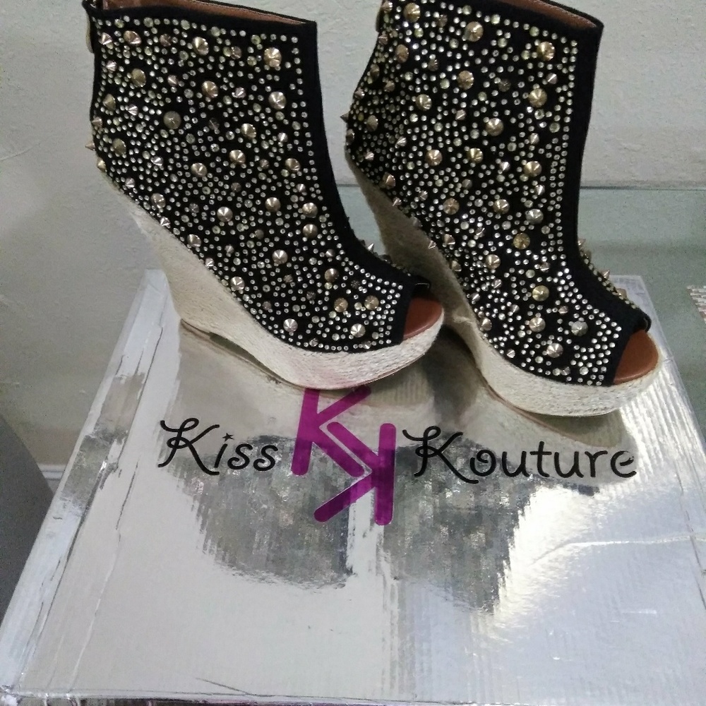 Hannah Wedge shoe